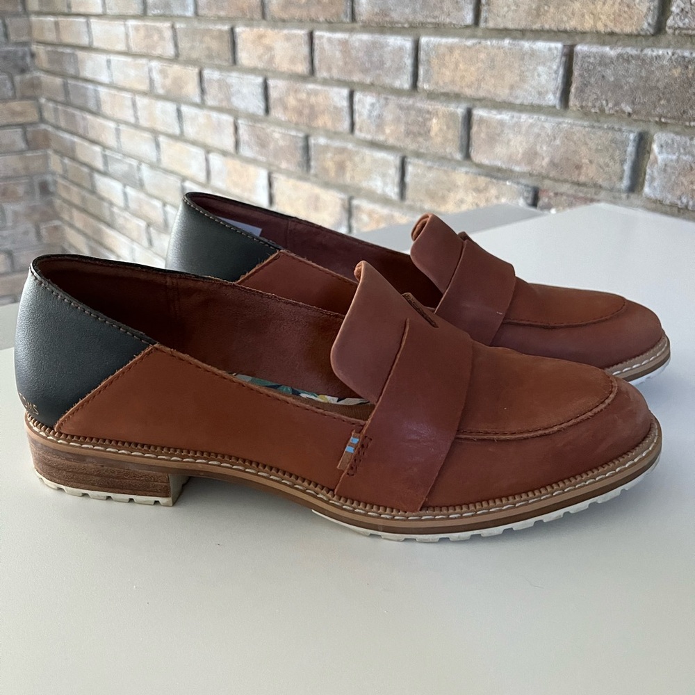 Toms Oxford Two-Toned Leather Shoes - Size 7.5